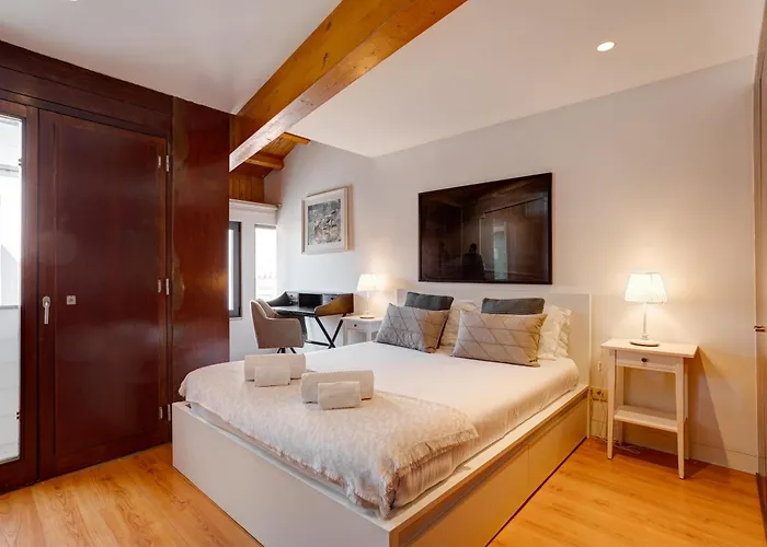 아파트 Amazing Tailor Made Penthouse With A View *